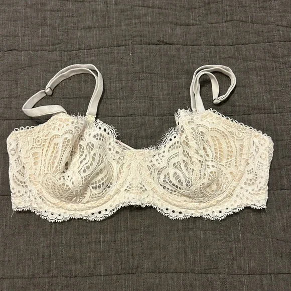 Victoria’s Secret bra - Picture 1 of 9